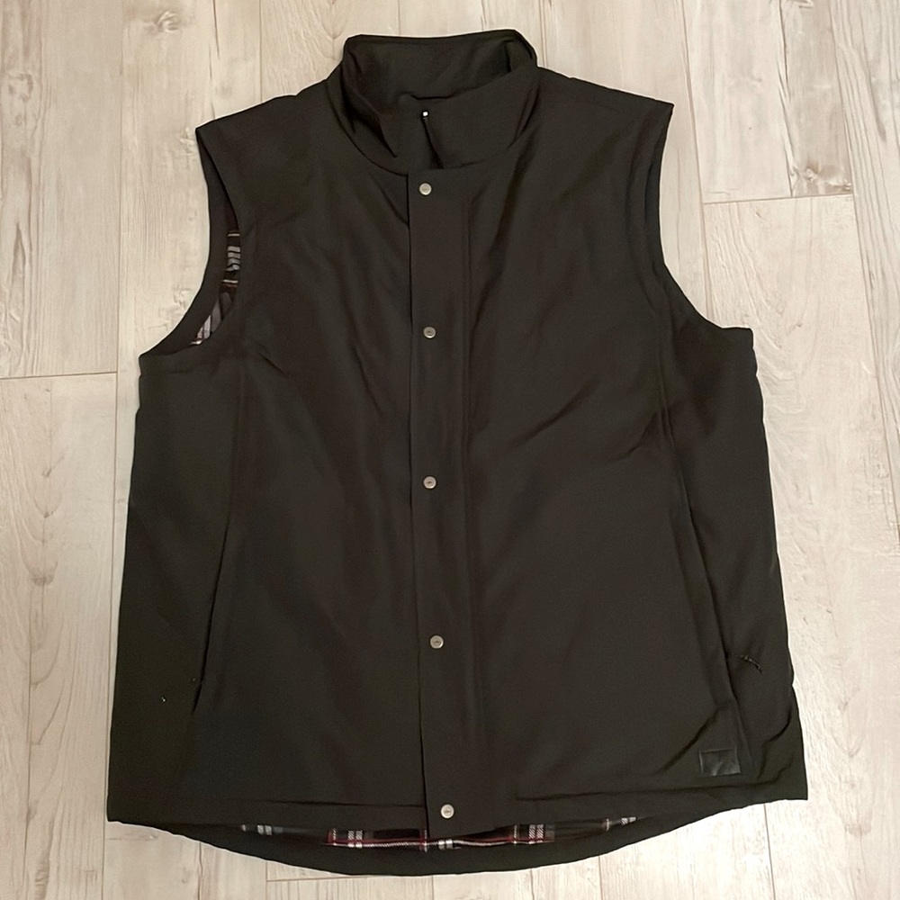 NWOT - ⭐️Black Roots Vest with Plaid Lining